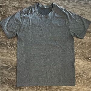 lululemon athletica men’s Charcoal Short Sleeve Tee